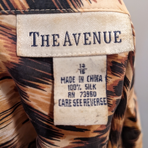 The Avenue women's 14/16 leopard print silk long sleeved button up top - Picture 2 of 6